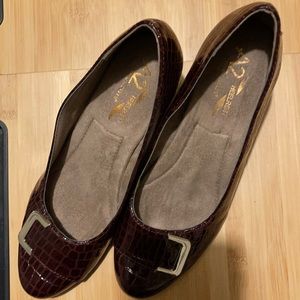 A2 by aerosoles high pumps